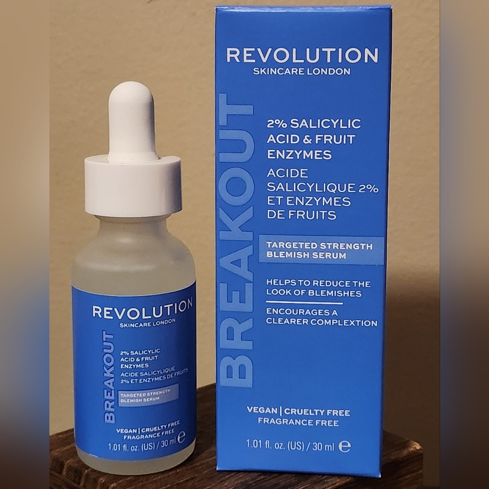 Revolution Breakout Targeted Strength Blemish Serum - Blue & White